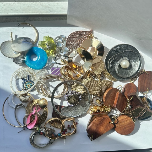 Vintage Jar of Mixed Jewelry –Mismatched, Broken, Craft Repurpose Pieces - Picture 3 of 13